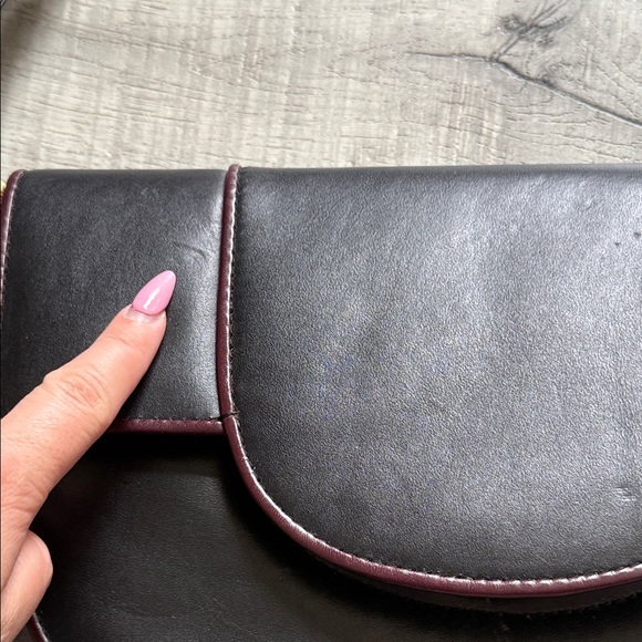 Chic Black Crossbody Bag - Picture 4 of 8